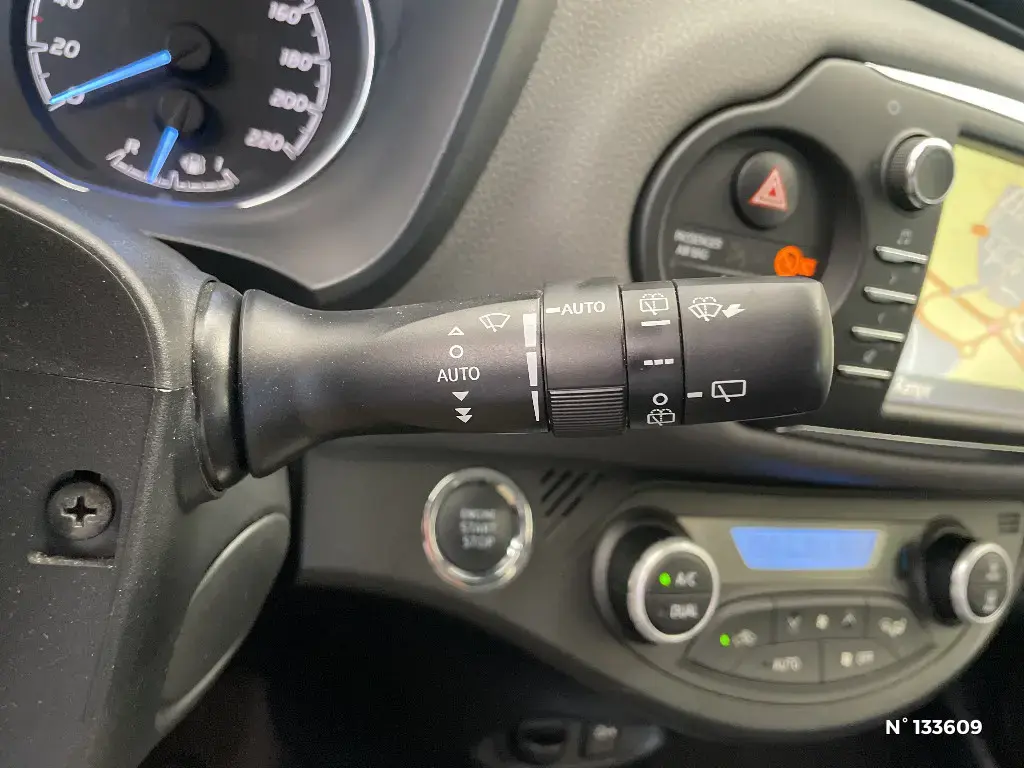 TOYOTA YARIS III - Miniature 17