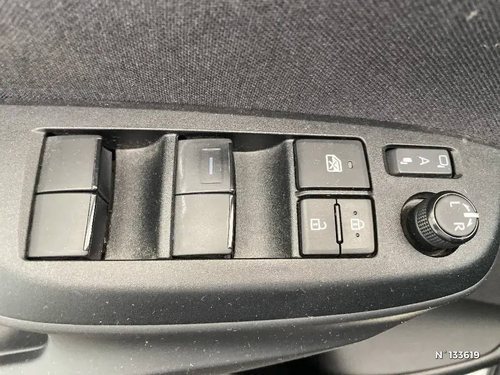 TOYOTA YARIS CROSS I - Miniature 16