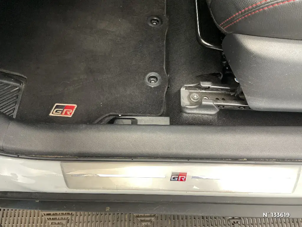 TOYOTA YARIS CROSS I - Miniature 26
