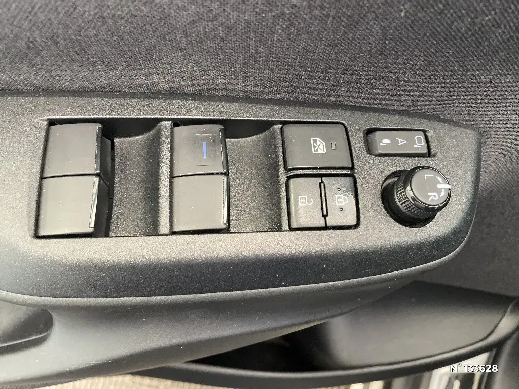 TOYOTA YARIS CROSS I - Miniature 14