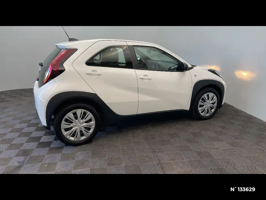 TOYOTA AYGO X - Miniature 3