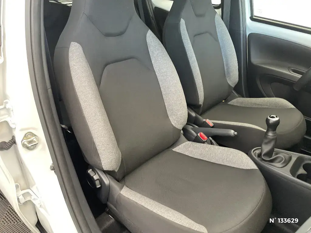 TOYOTA AYGO X - Miniature 26