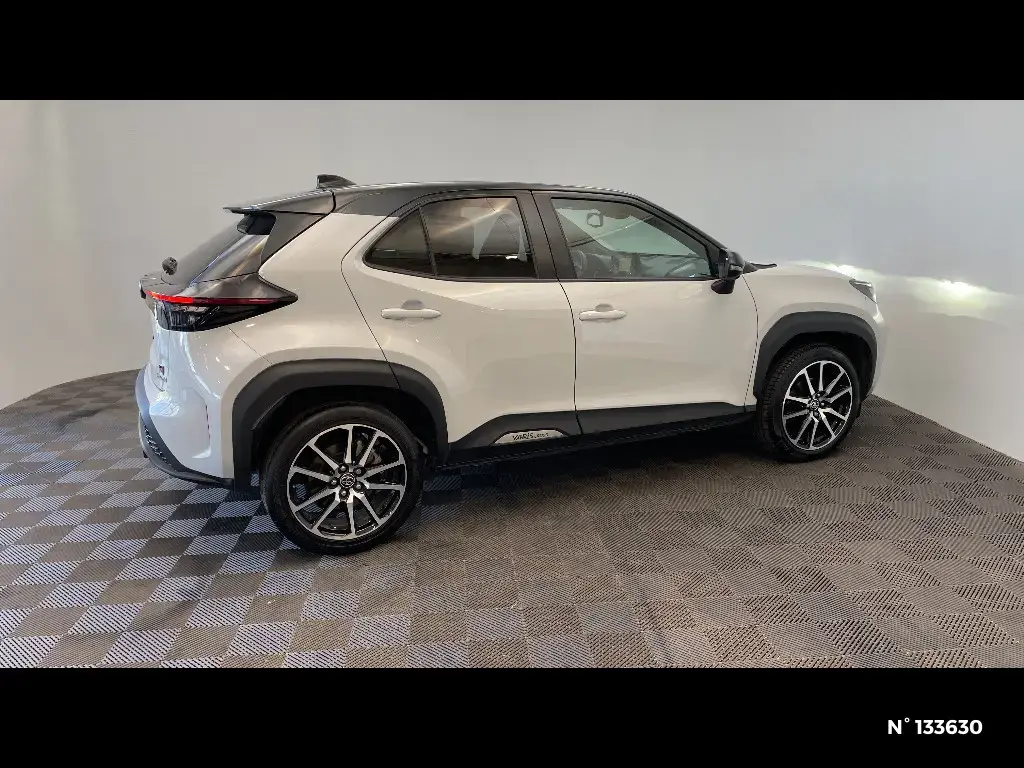 TOYOTA YARIS CROSS I - Miniature 3
