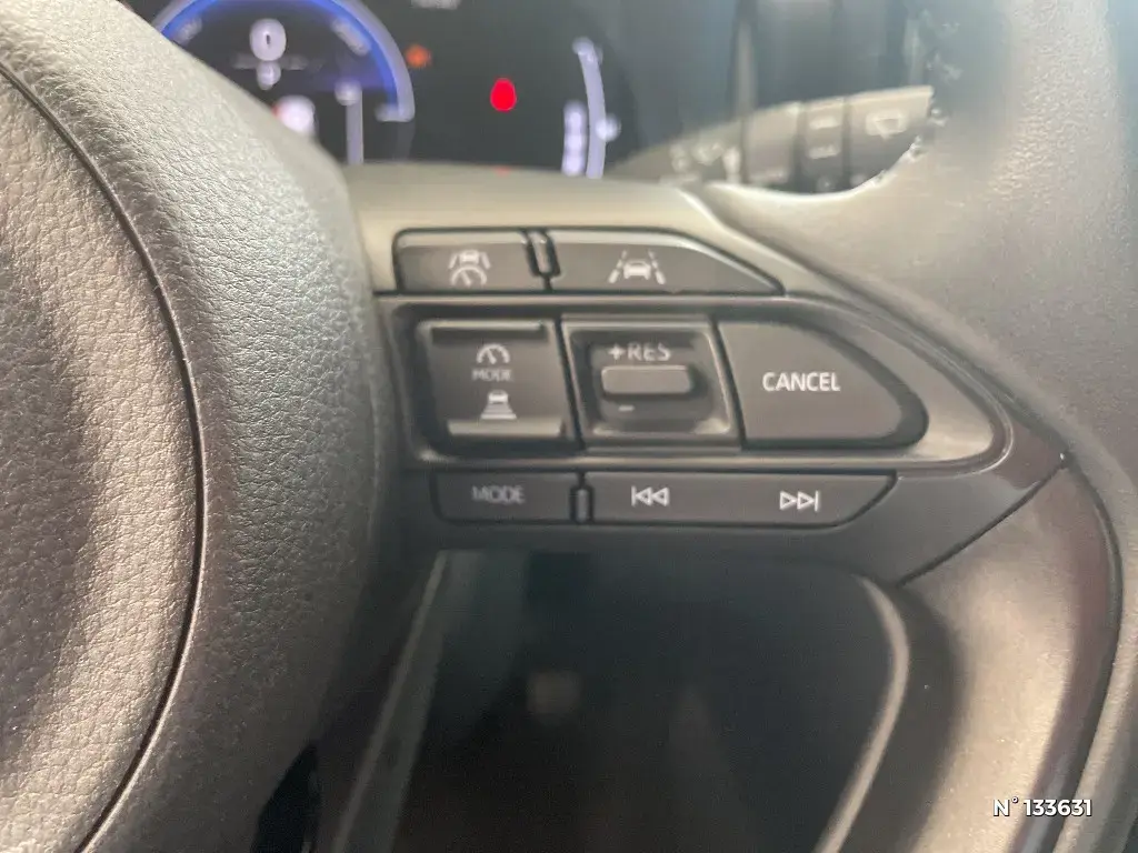 TOYOTA YARIS CROSS I - Miniature 17