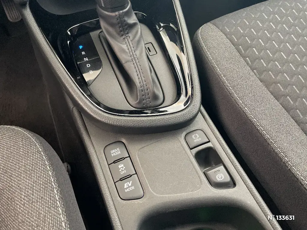 TOYOTA YARIS CROSS I - Miniature 24