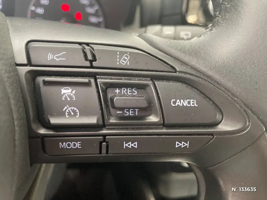 TOYOTA YARIS IV - Miniature 14