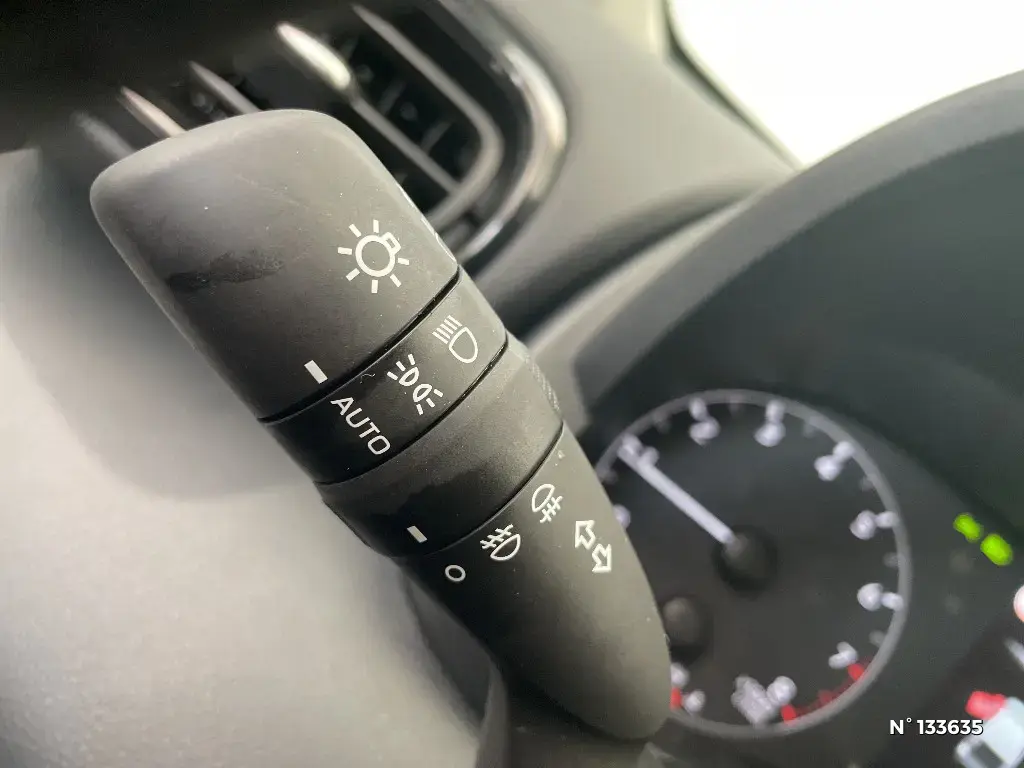 TOYOTA YARIS IV - Miniature 15