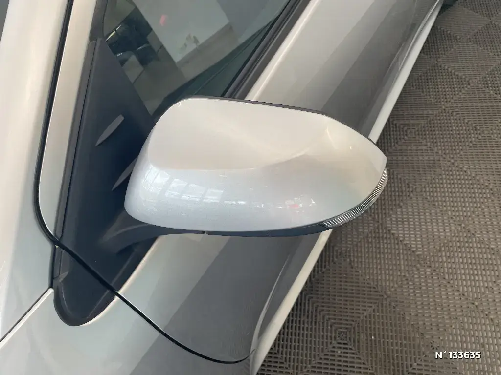 TOYOTA YARIS IV - Miniature 24