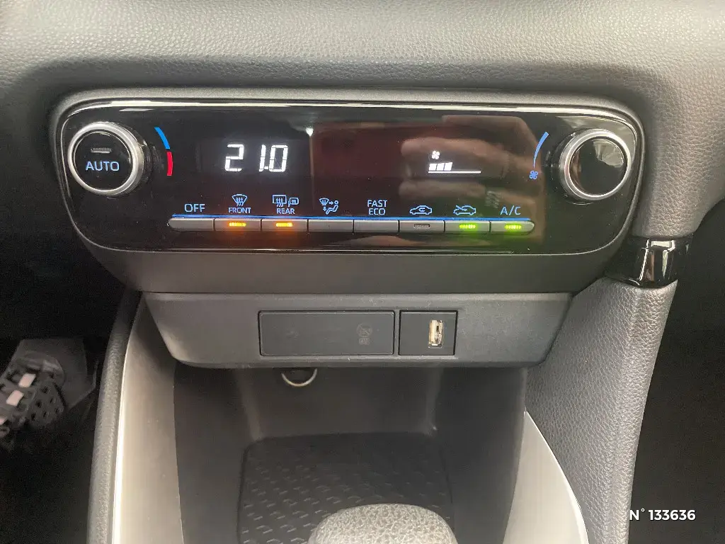 TOYOTA YARIS IV - Miniature 12
