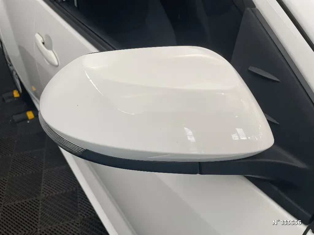 TOYOTA YARIS IV - Miniature 25