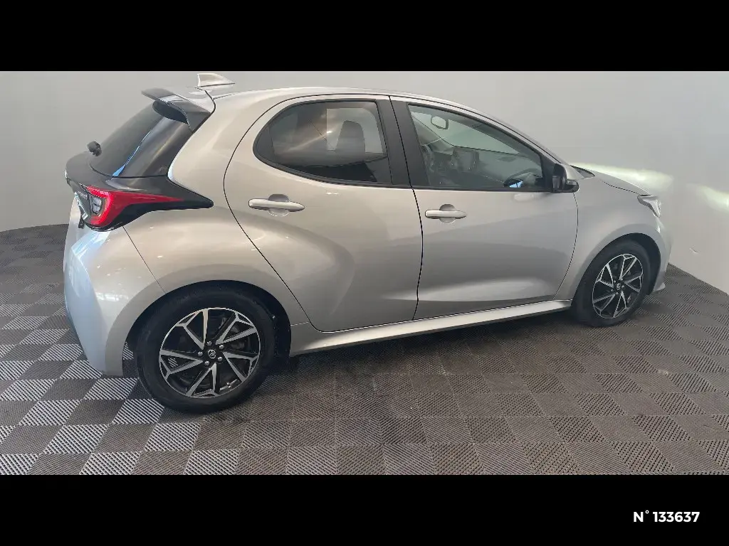 TOYOTA YARIS IV - Miniature 3