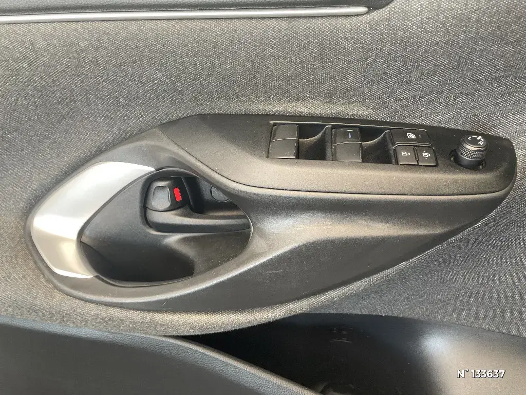 TOYOTA YARIS IV - Miniature 17
