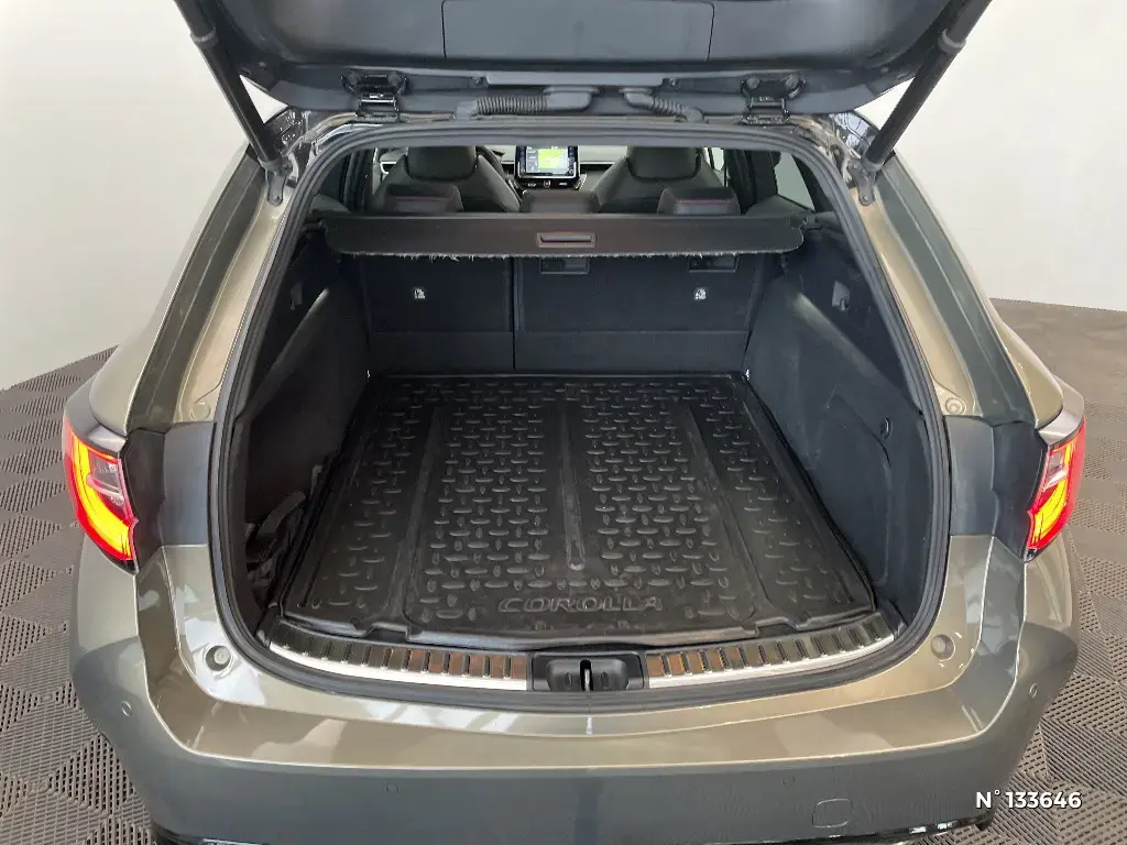 TOYOTA COROLLA TOURING SPT X - Miniature 10