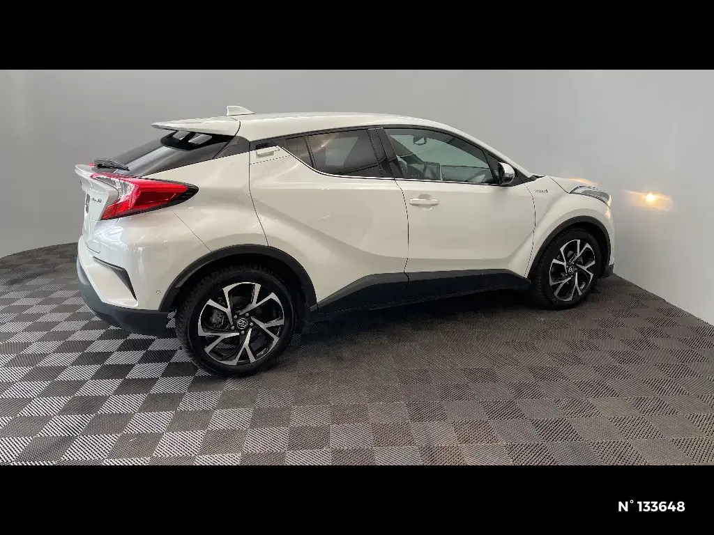 TOYOTA C-HR - Miniature 3