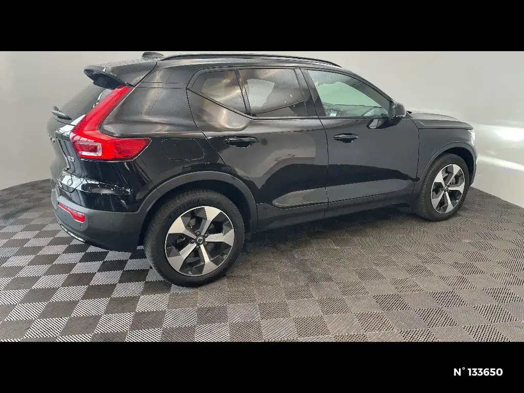 VOLVO XC40 - Miniature 3