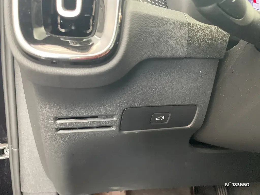 VOLVO XC40 - Miniature 11