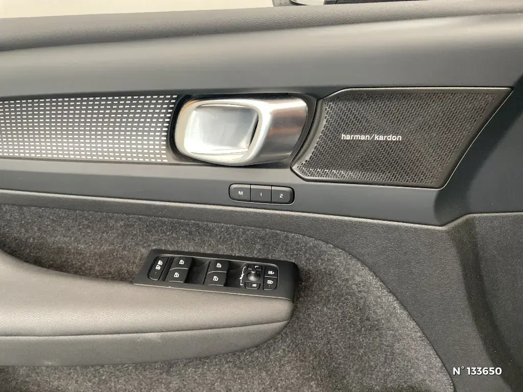VOLVO XC40 - Miniature 16