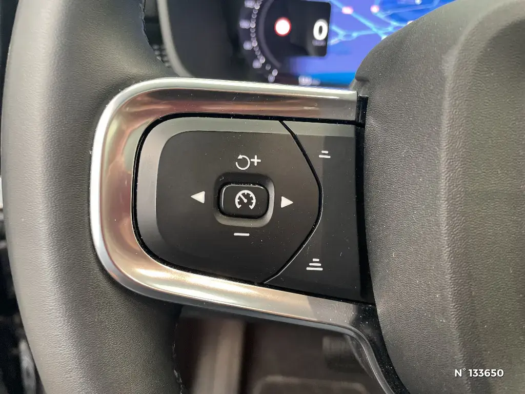 VOLVO XC40 - Miniature 17