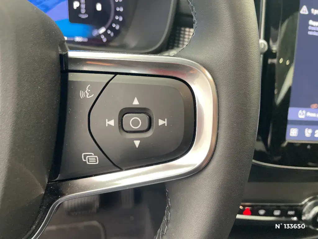 VOLVO XC40 - Miniature 18