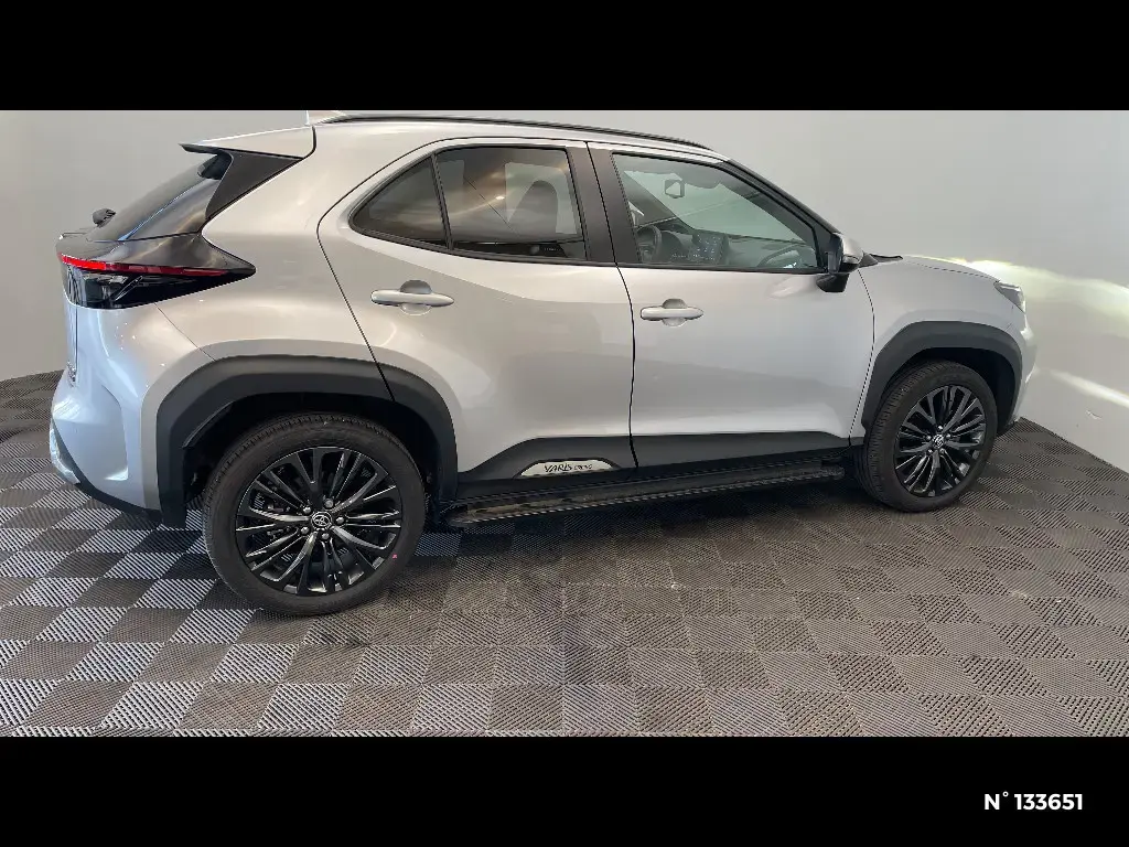 TOYOTA YARIS CROSS I - Miniature 3