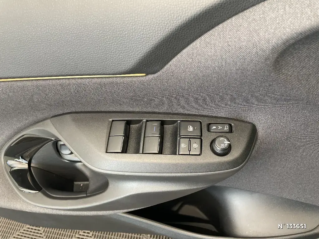 TOYOTA YARIS CROSS I - Miniature 12