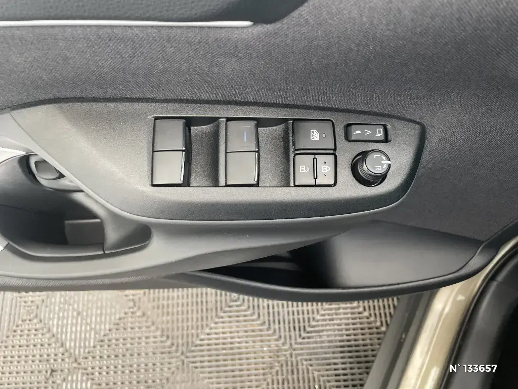 TOYOTA YARIS CROSS I - Miniature 12