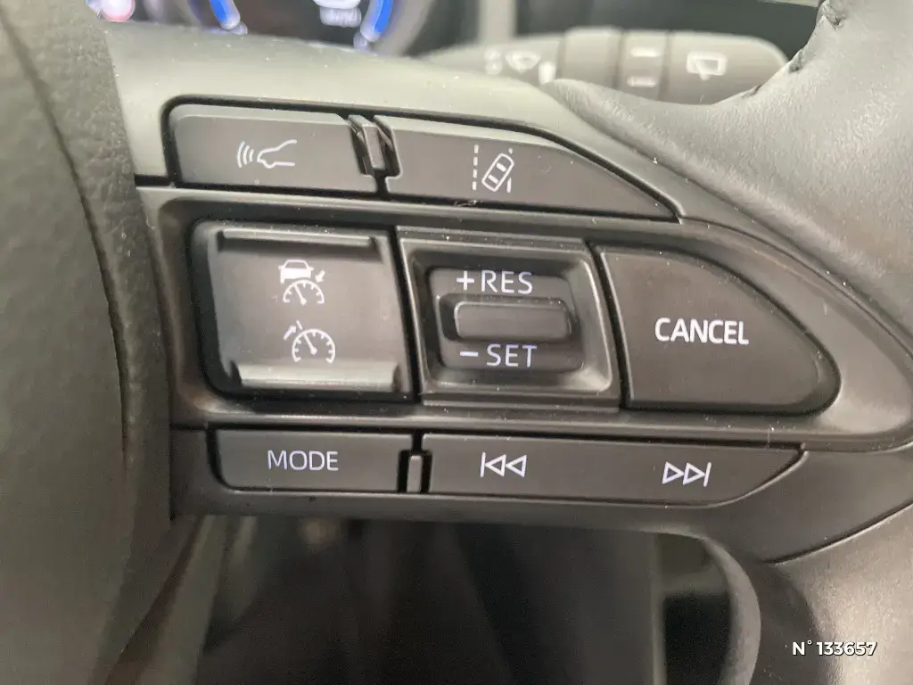 TOYOTA YARIS CROSS I - Miniature 15