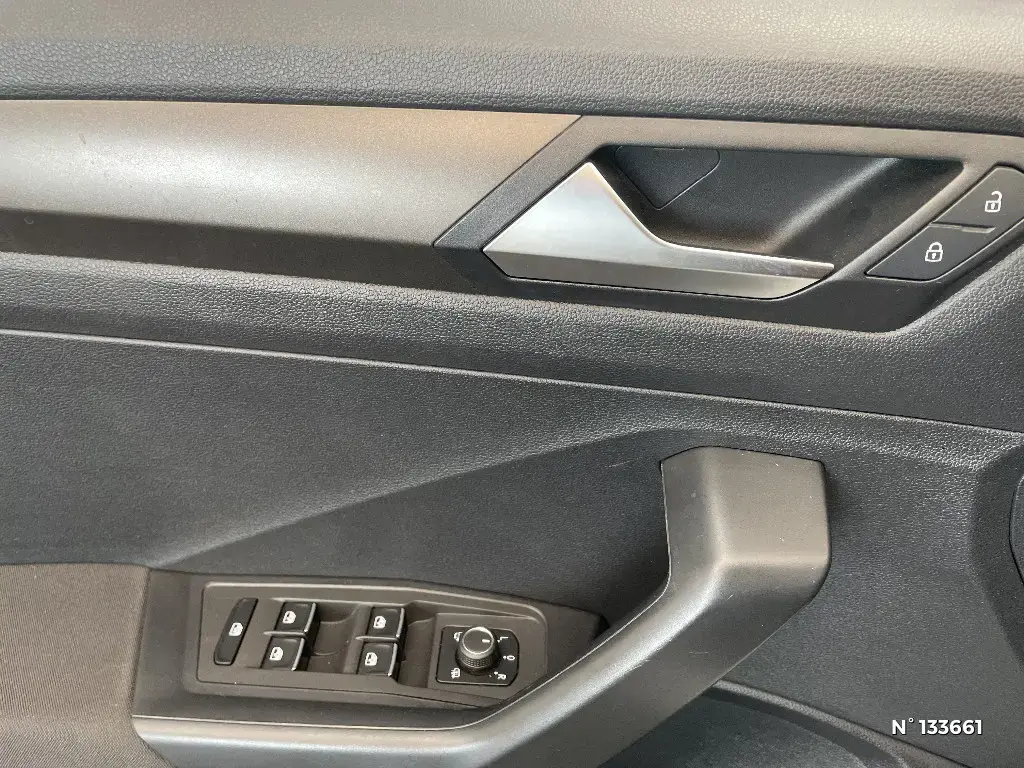 VOLKSWAGEN T-ROC - Miniature 17
