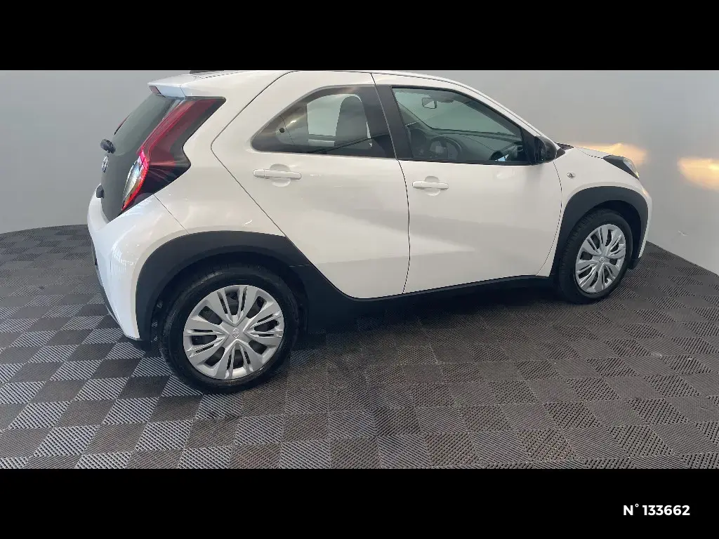 TOYOTA AYGO X - Miniature 3