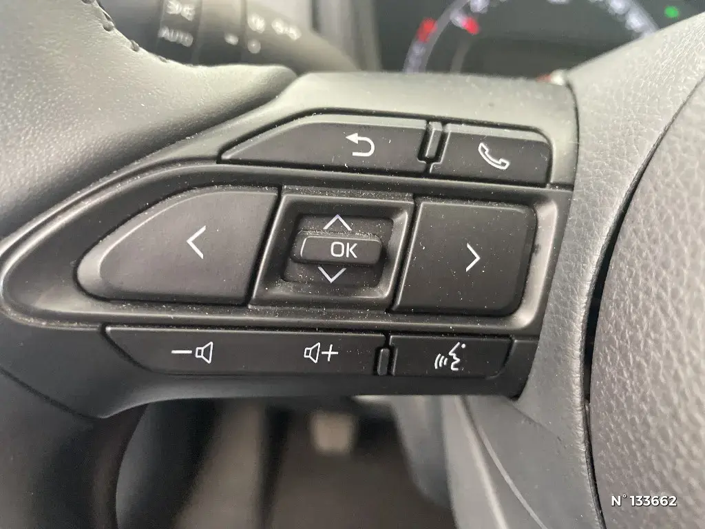 TOYOTA AYGO X - Miniature 18