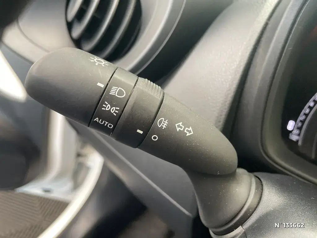 TOYOTA AYGO X - Miniature 21