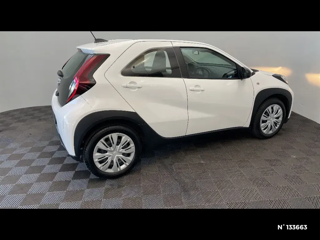TOYOTA AYGO X - Miniature 3