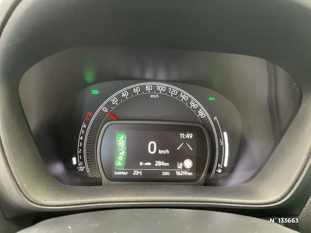 TOYOTA AYGO X - Miniature 8
