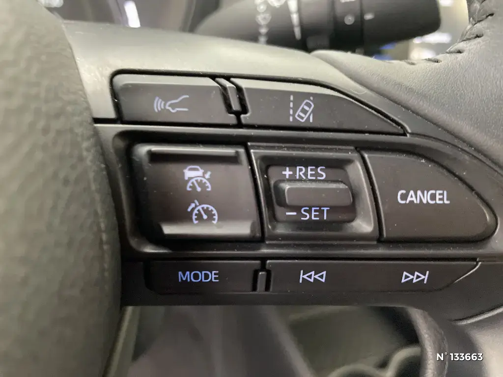 TOYOTA AYGO X - Miniature 19