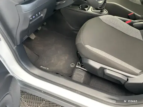 TOYOTA AYGO X - voiture d'occasion - Photo 28
