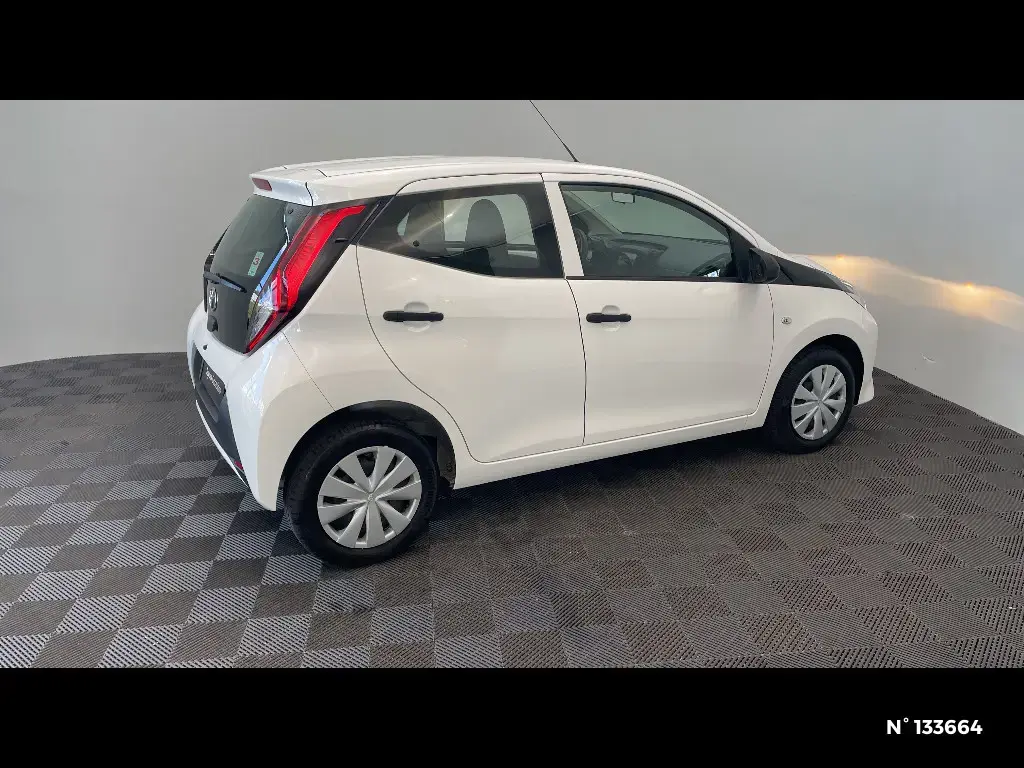 TOYOTA AYGO II - Miniature 3
