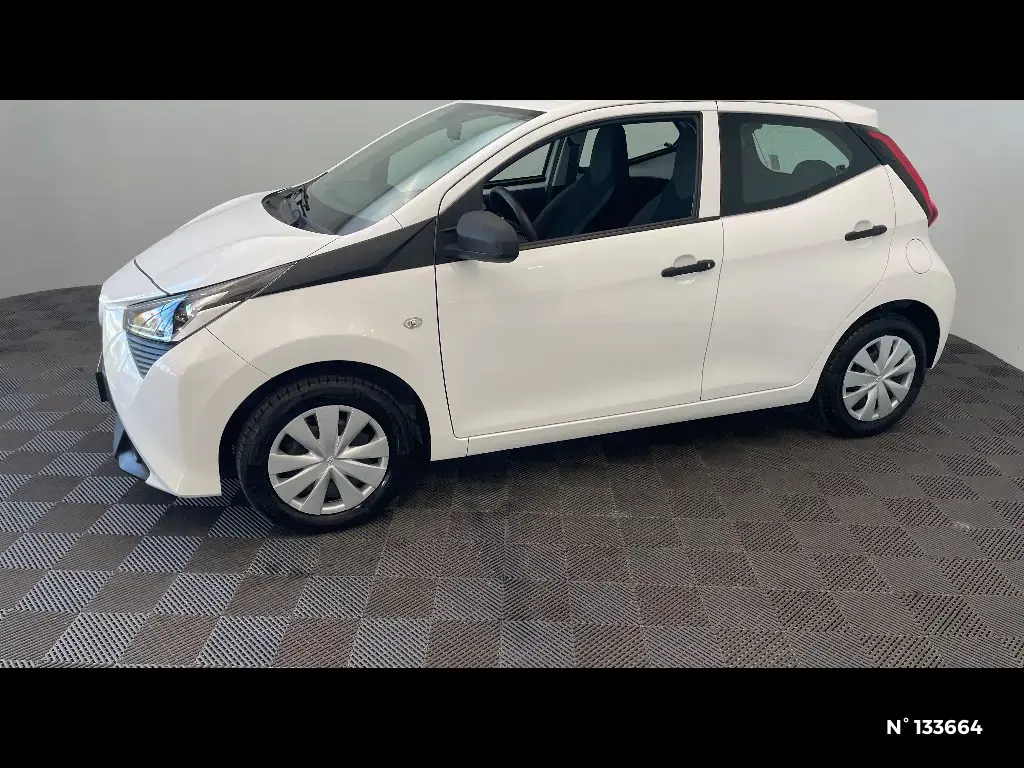 TOYOTA AYGO II - Miniature 4