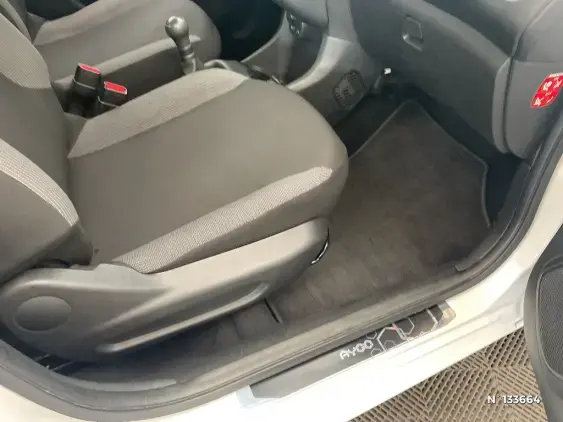 TOYOTA AYGO II - voiture d'occasion - Photo 25