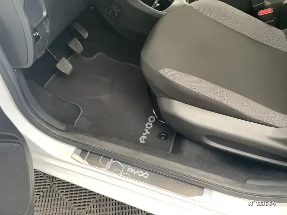 TOYOTA AYGO II - voiture d'occasion - Photo 27