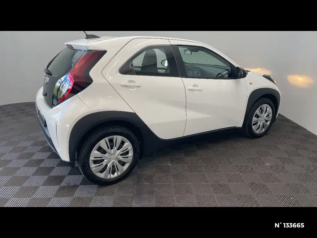 TOYOTA AYGO X - Miniature 3
