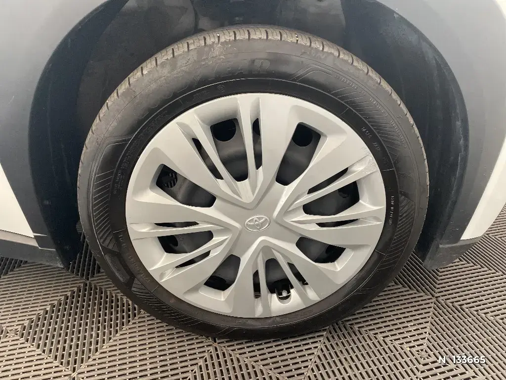 TOYOTA AYGO X - Miniature 5