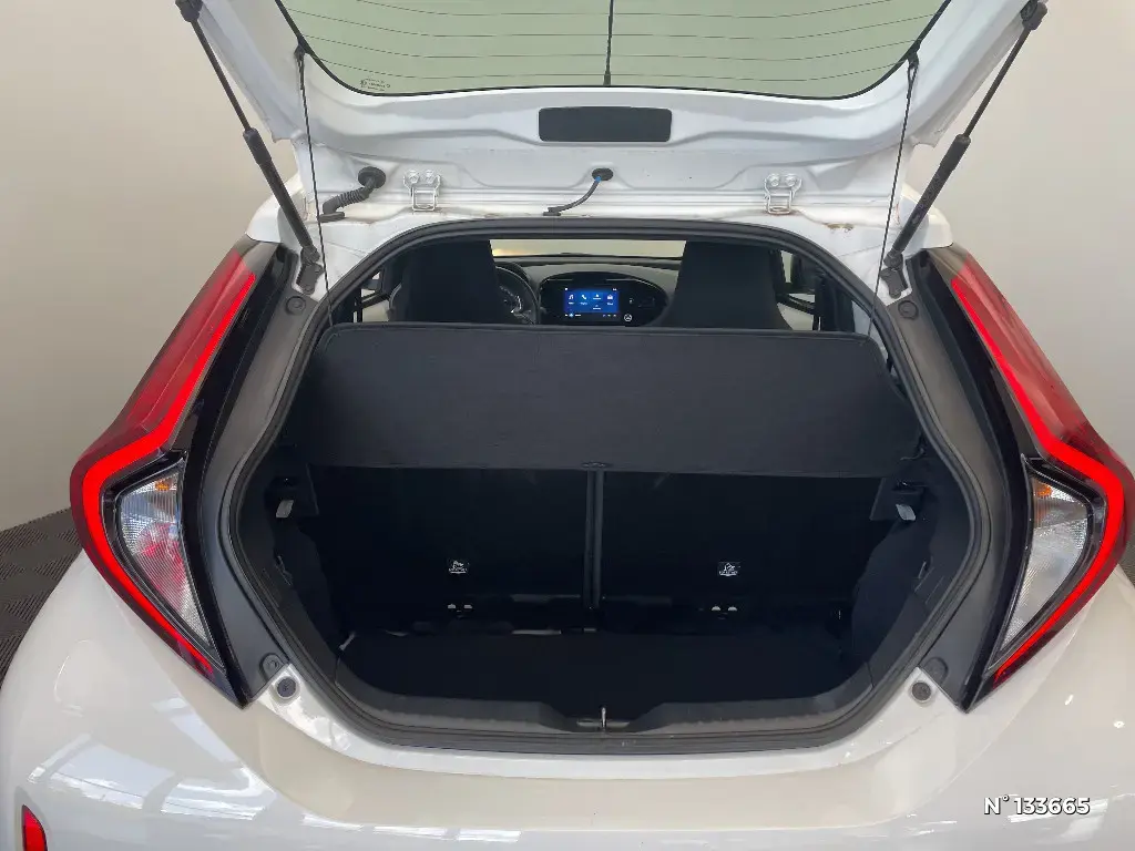 TOYOTA AYGO X - Miniature 10