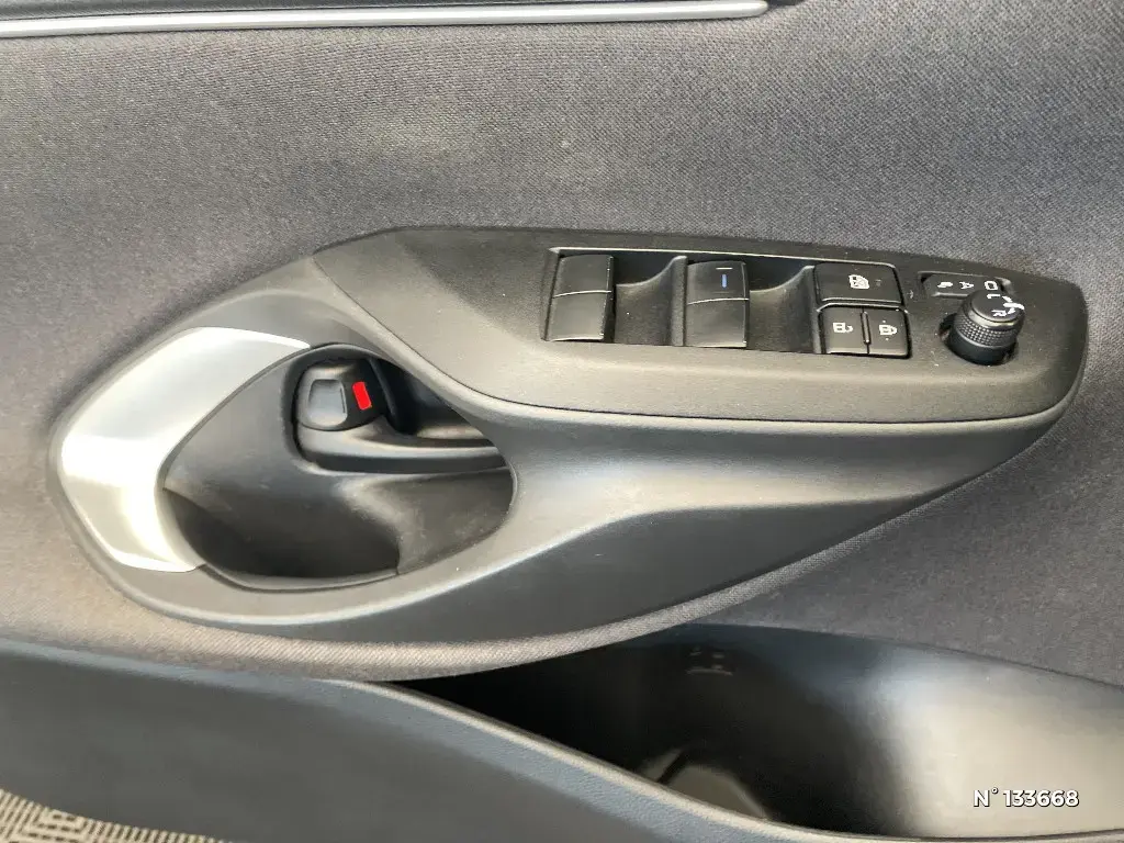 TOYOTA YARIS CROSS I - Miniature 17
