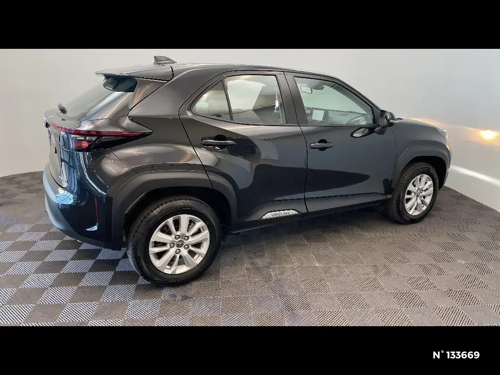 TOYOTA YARIS CROSS I - Miniature 3