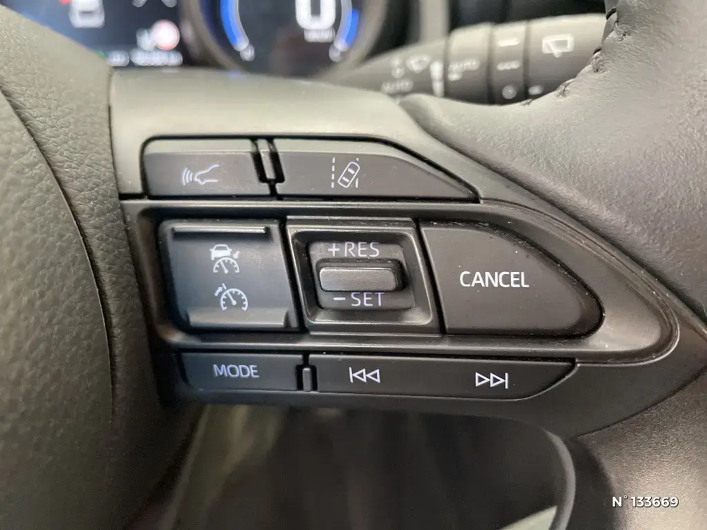 TOYOTA YARIS CROSS I - Miniature 19