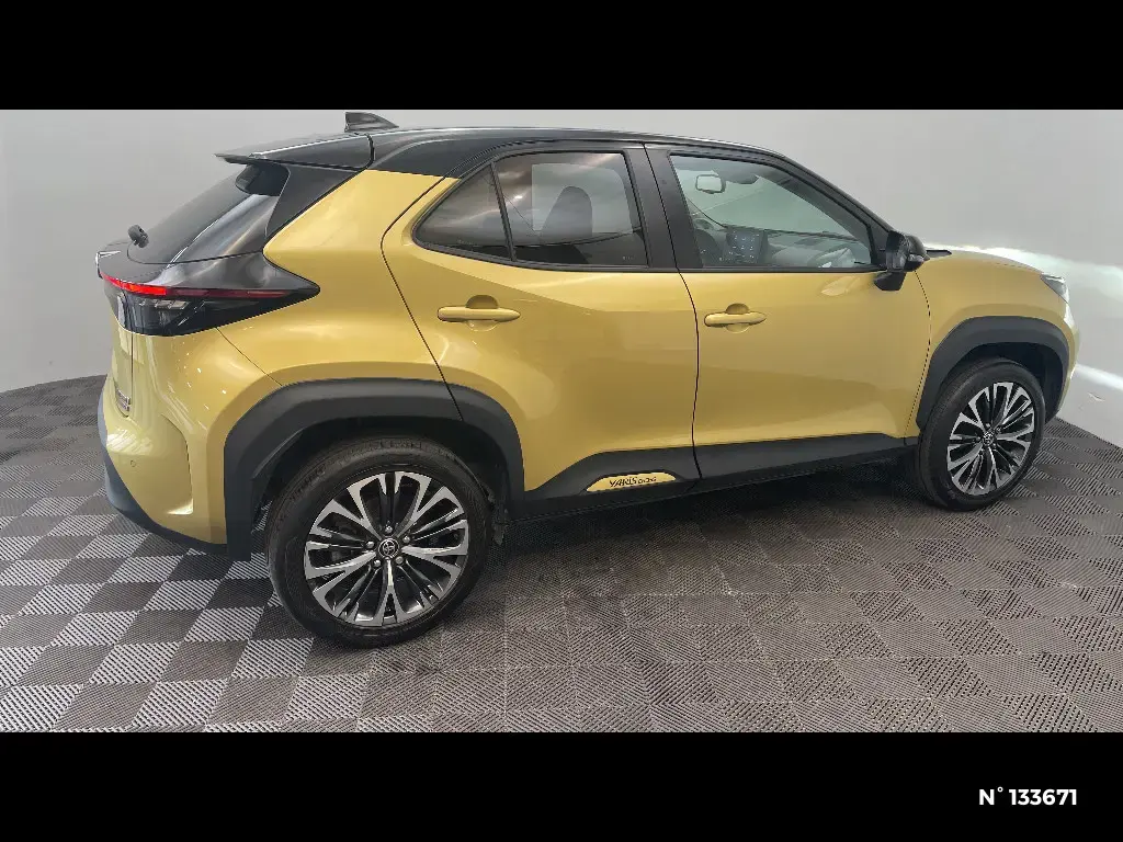 TOYOTA YARIS CROSS I - Miniature 3