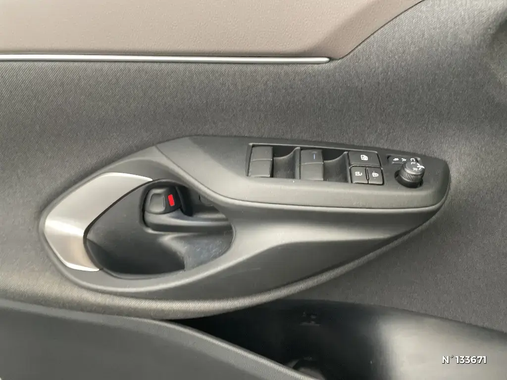 TOYOTA YARIS CROSS I - Miniature 17