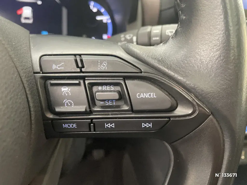 TOYOTA YARIS CROSS I - Miniature 19