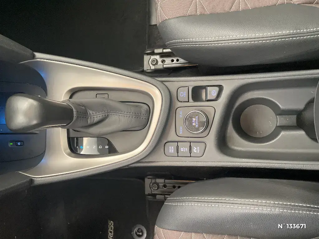 TOYOTA YARIS CROSS I - Miniature 22