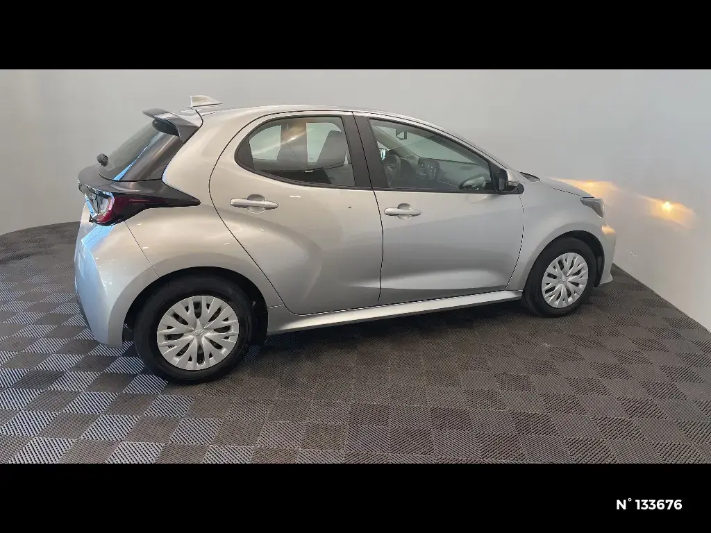 TOYOTA YARIS IV - Miniature 3